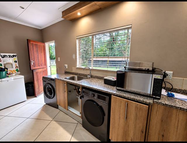4 BEDROOM HOUSE TO LET IN THREE RIVERS EAST